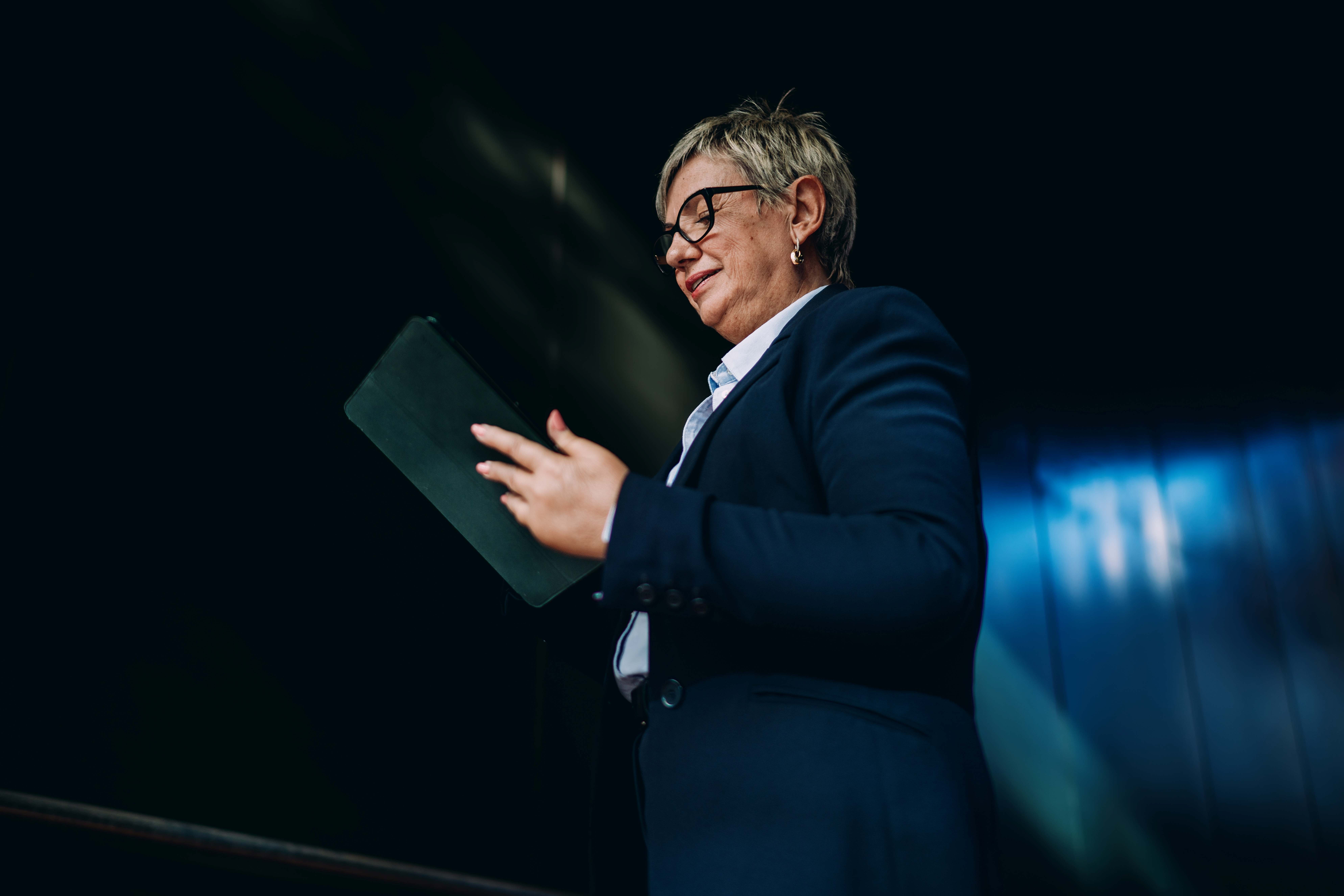 Certified-by-Leading